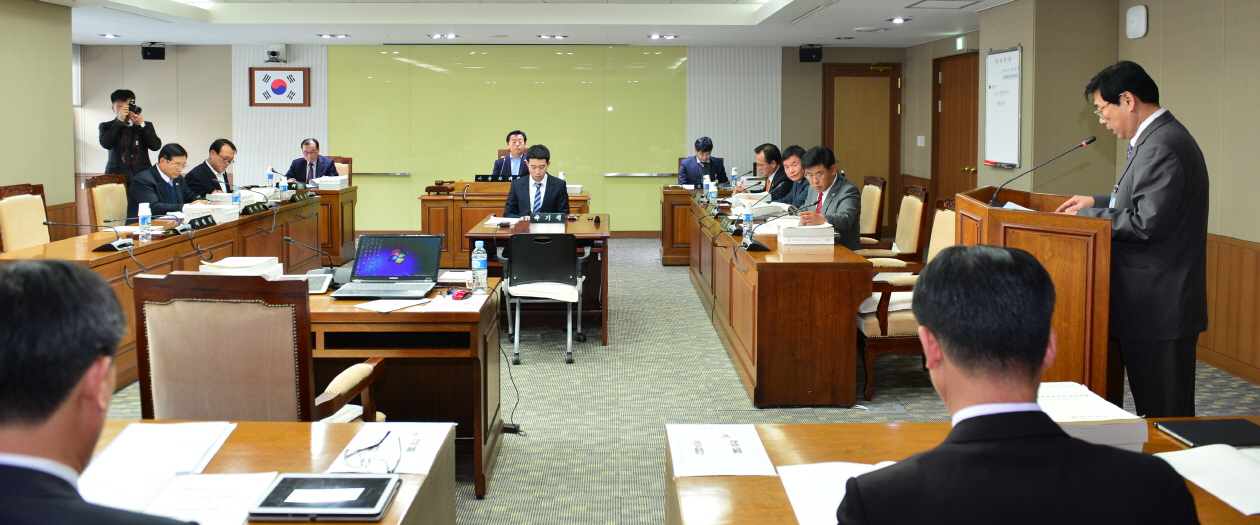 '제275회 정례회 건설해양소방위원회 행정사무감사' 게시글의 사진(1) '20141119_제275정_건해소행감[건설교통국]01.jpg'