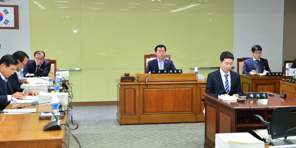 '제275회 정례회 건설해양소방위원회 행정사무감사' 게시글의 사진(5) '20141119_제275정_건해소행감[건설교통국]05.jpg'