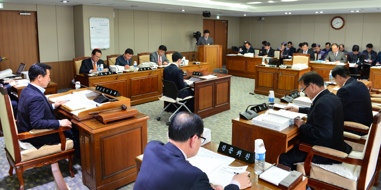 '제275회 정례회 건설해양소방위원회 행정사무감사' 게시글의 사진(2) '20141119_제275정_건해소행감[건설교통국]02.jpg'