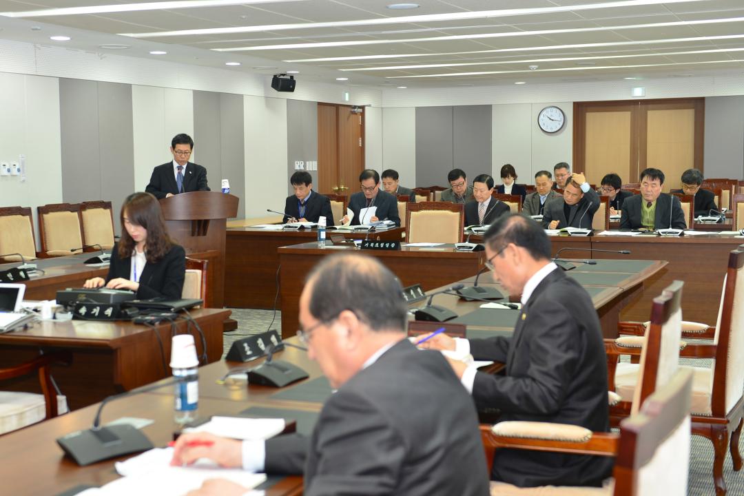'제276회 충청남도의회 임시회 충청권상생발전특별위원회' 게시글의 사진(10) '150204_제276회 임시회 충청권상생발전특별위원회27.jpg'