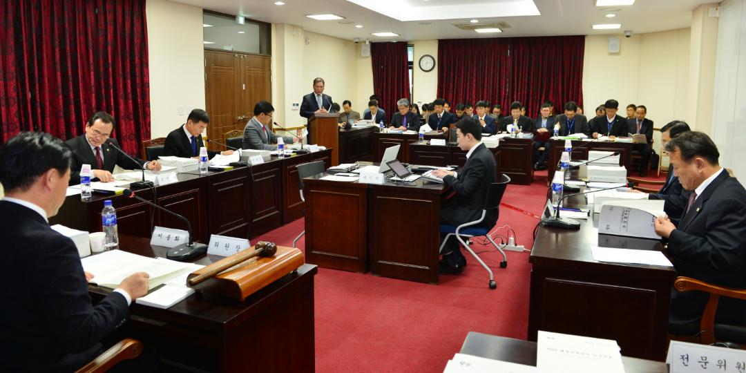 '제275회 정례회 건설해양소방위원회 종합건설사업소 행정사무감사' 게시글의 사진(4) '20141113_제275정_건소위행감[종합건설사업소]04_328.jpg'