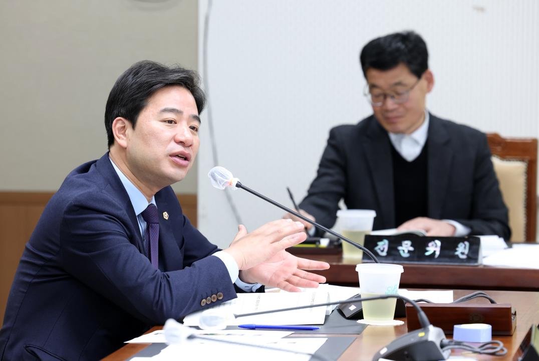 '제357회 임시회 제3차 농수산해양위원회' 게시글의 사진(40) '0207_농수산해양위원회64.jpg'