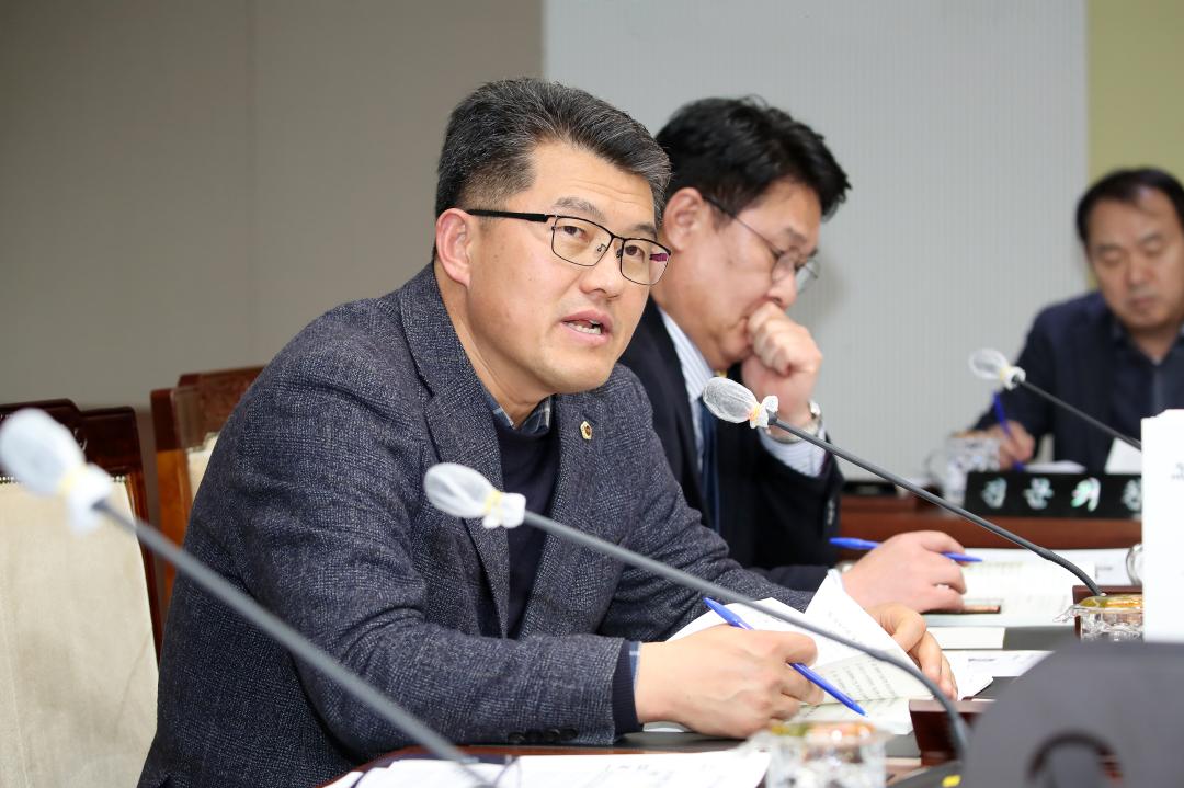 '제357회 임시회 제3차 건설소방위원회' 게시글의 사진(35) '250207_제357회 임시회 제3차 건설소방위원회_50.JPG'