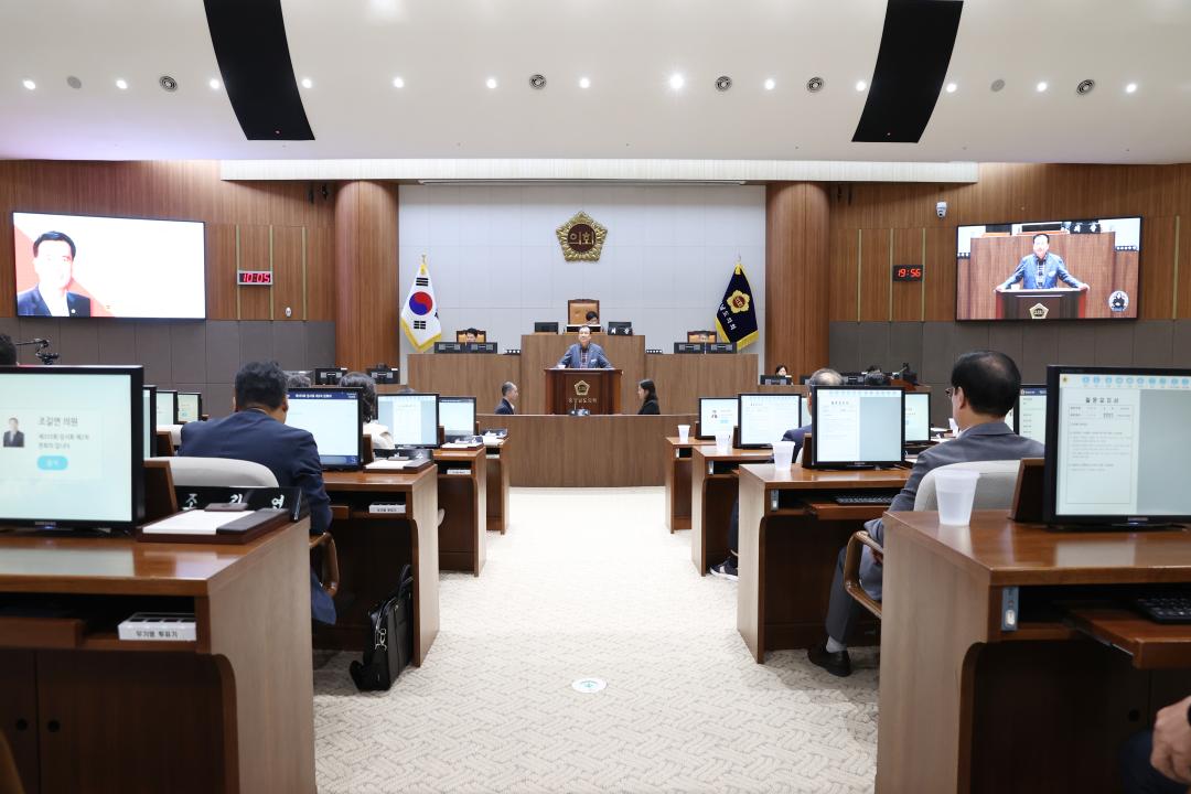 '제355회 임시회 제2차 본회의 방한일 의원 도정 교육행정 질문' 게시글의 사진(6) '240828_제355회 임시회 제2차 본회의 (3).JPG'