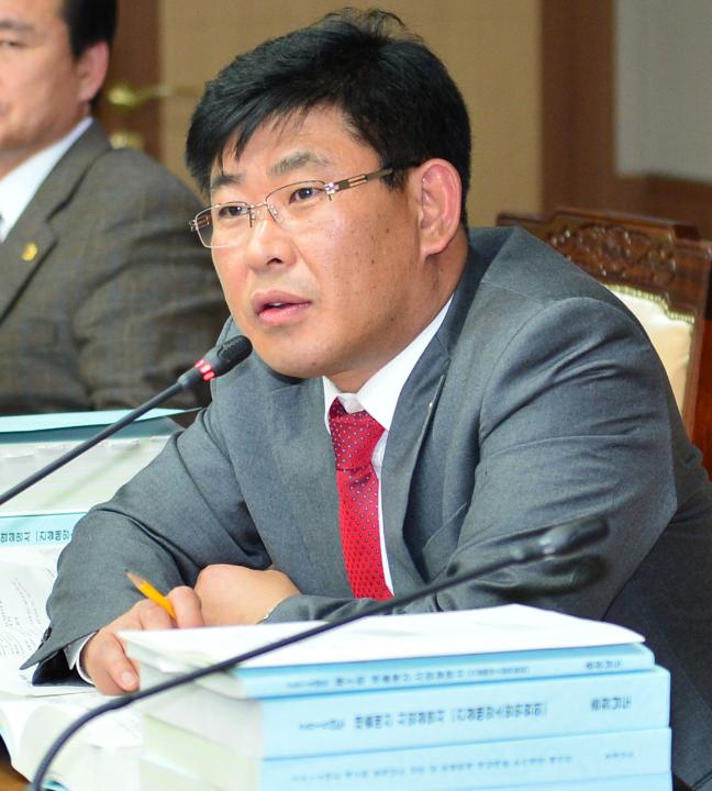 '오인철의원(건설해양소방위원회)' 게시글의 사진(1) '20141201_제275정③건해소[해양수산국예산안심의_오인철의원]01.jpg'
