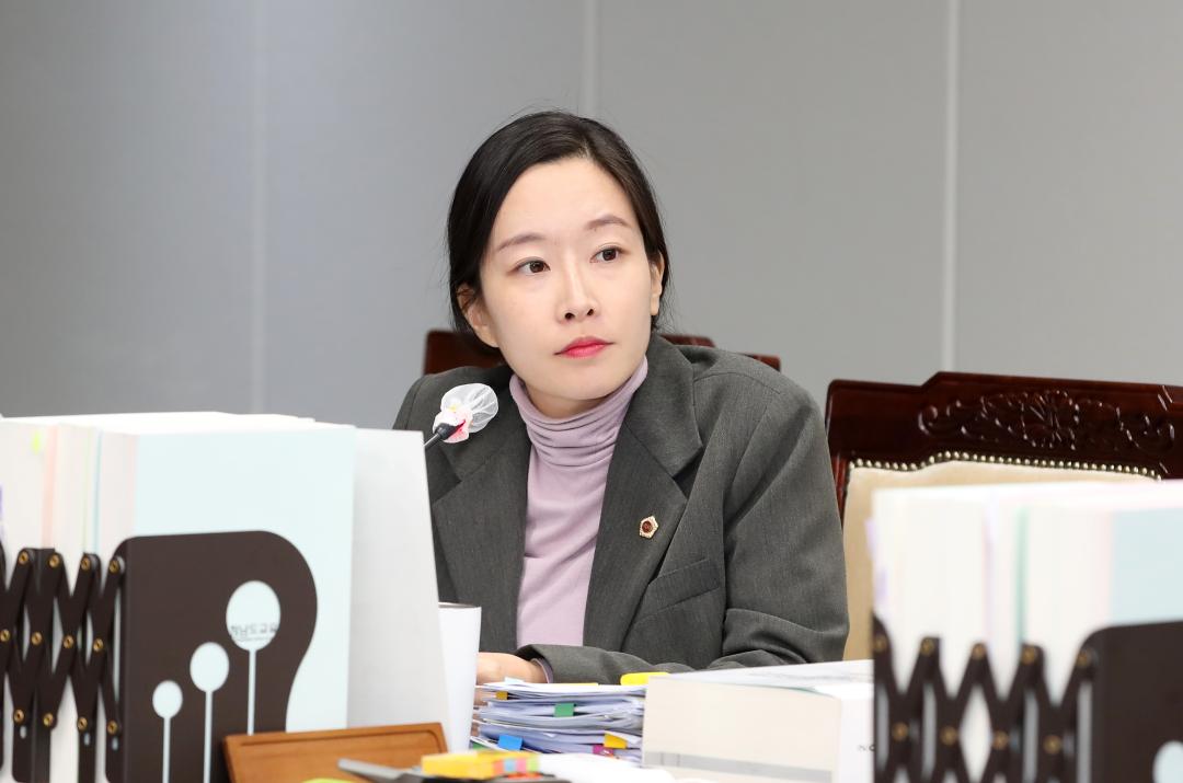 '제356회 정례회 교육위원회 행정사무감사' 게시글의 사진(52) '241118_제356회 정례회 교육위원회 행감_80.JPG'