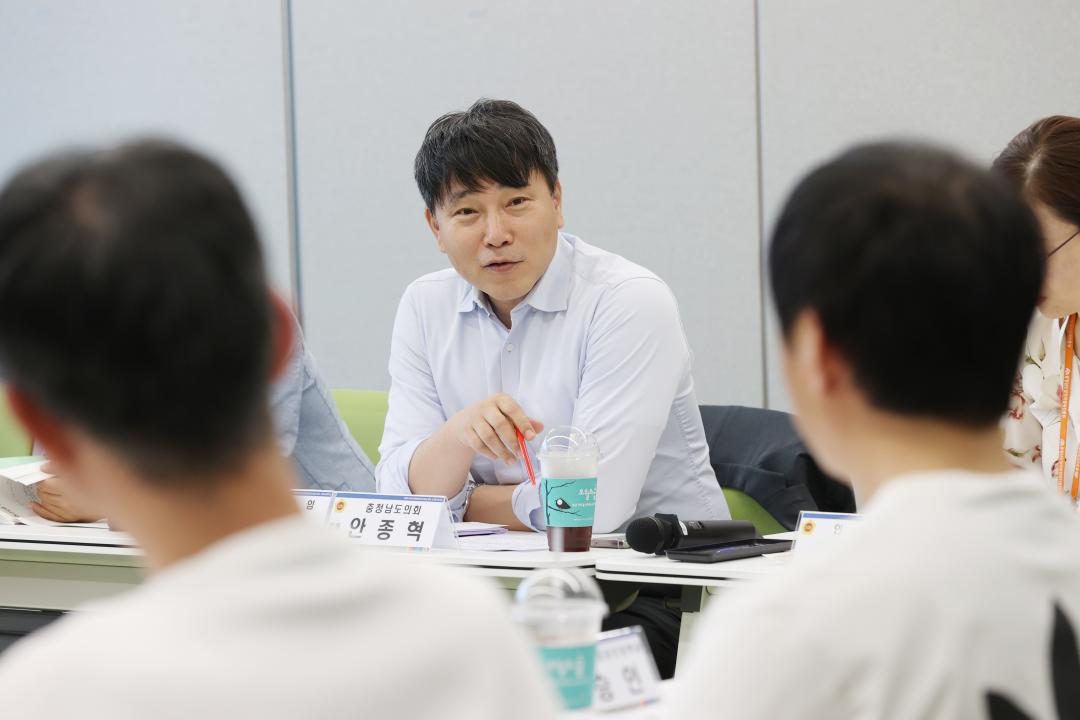 '충남 프랜차이즈 산업 육성 및 지원을 위한 연구모임' 게시글의 사진(10) '240517_충남 프랜차이즈 산업 육성 및 지원을 위한 연구모임 (17).JPG'