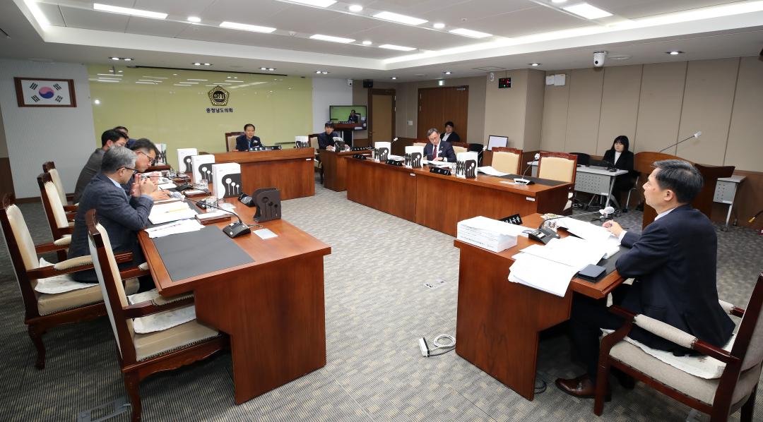 '제357회 임시회 제1차 건설소방위원회' 게시글의 사진(2) '250205_제357회 임시회 제1차 건설소방위원회_01.JPG'