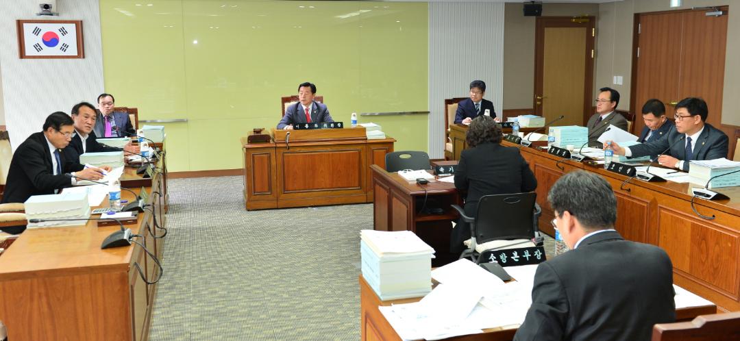 '제275회 정례회 건설해양소방위원회 제5차회의' 게시글의 사진(1) '20141204_제275정⑤건해소[소방본부예산안심의]01.jpg'