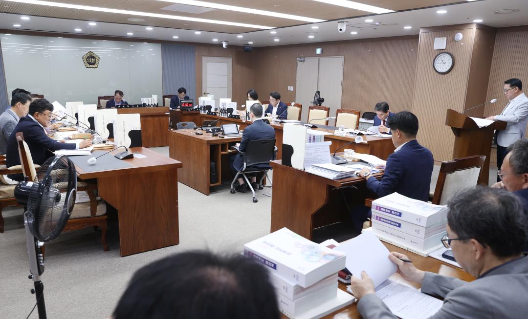 '제351회 정례회 제1차 복지환경위원회' 게시글의 사진(1) '240611_제351회 정례회 복지환경위원회 (1차) (2).JPG'