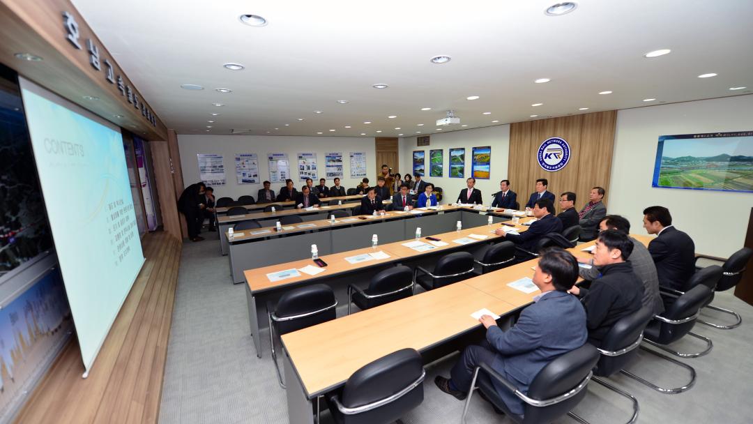 '호남고속철도(KTX) 공주역 출발 시승식' 게시글의 사진(4) '150323_공주역 KTX 시승식02.jpg'
