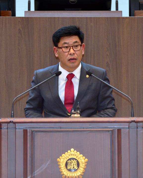 '제277회 충청남도의회 임시회 제1차 본회의 오인철 의원 5분발언' 게시글의 사진(5) '150317_제277회 임시회 제1차 본회의 오인철 의원01.jpg'