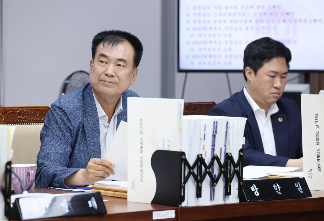 '제351회 정례회 제1차 복지환경위원회' 게시글의 사진(9) '240611_제351회 정례회 복지환경위원회 (1차) (8).JPG'