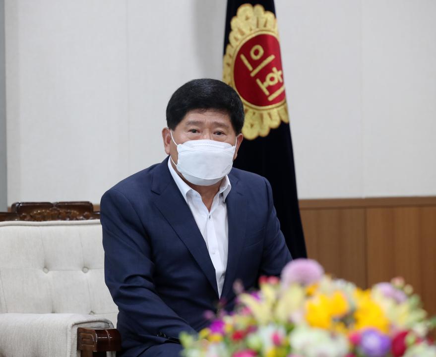 '도청, 교육청 간부 공무원 의장단 예방' 게시글의 사진(11) '220701_도청, 교육청 간부 공무원 의장실 방문12.jpg'