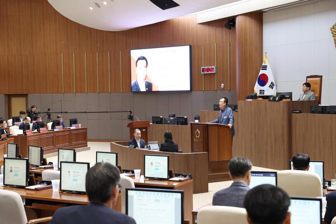'제355회 임시회 제2차 본회의 방한일 의원 도정 교육행정 질문' 게시글의 사진(7) '240828_제355회 임시회 제2차 본회의 (4).JPG'