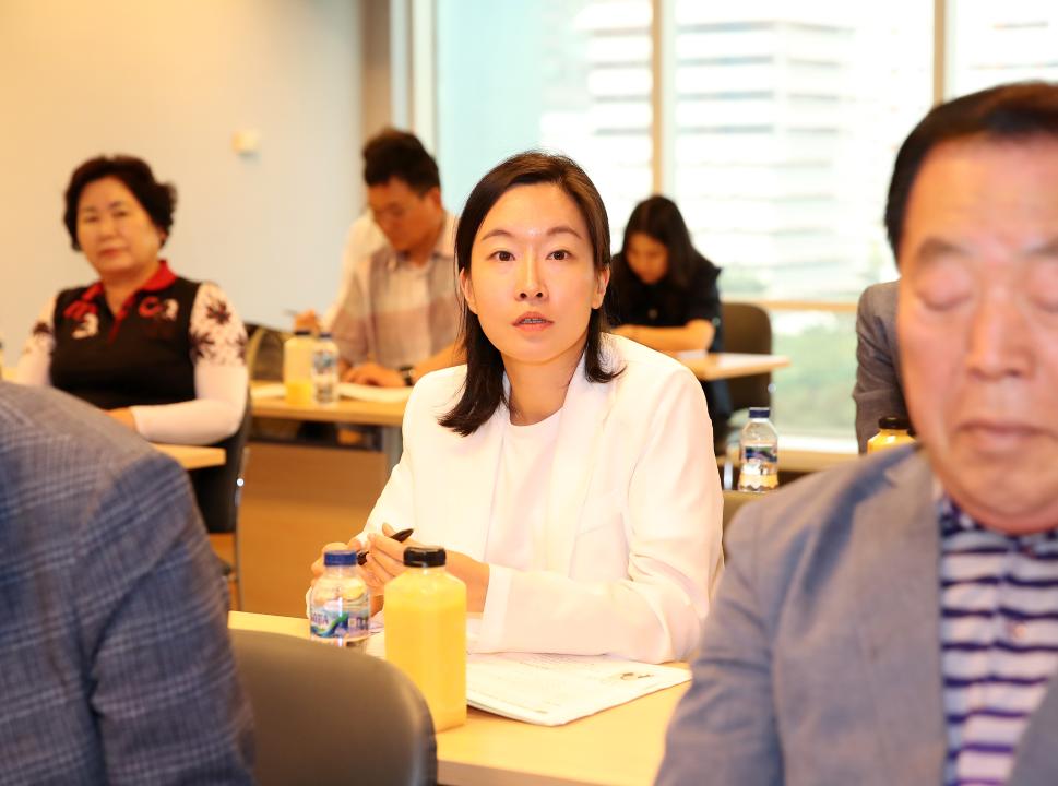 '충청남도의회 대표단 인도네시아 KOTRA 자카르타 지사 및 도 해외통상사무소 방문' 게시글의 사진(9) '240522_충남도의회 의장단 인도네시아 1일차_504.JPG'