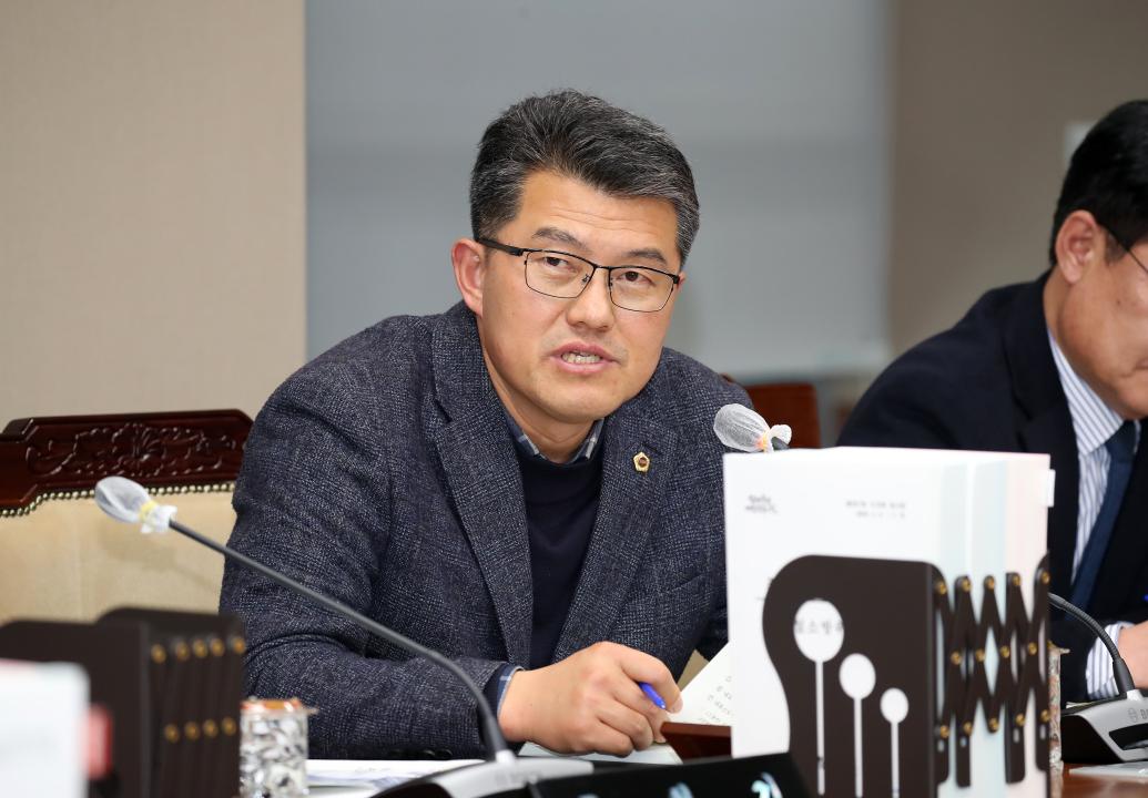 '제357회 임시회 제3차 건설소방위원회' 게시글의 사진(37) '250207_제357회 임시회 제3차 건설소방위원회_51.JPG'