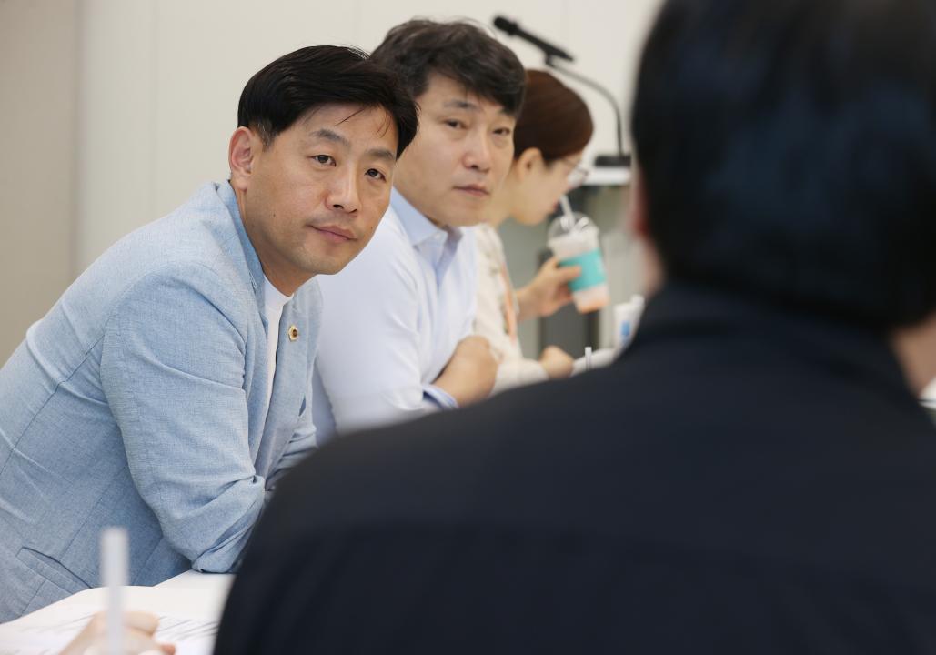 '충남 프랜차이즈 산업 육성 및 지원을 위한 연구모임' 게시글의 사진(14) '240517_충남 프랜차이즈 산업 육성 및 지원을 위한 연구모임 (43).JPG'