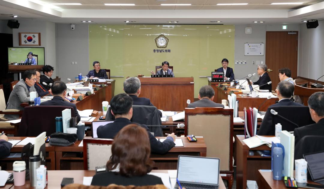'제357회 임시회 제1차 교육위원회' 게시글의 사진(42) '250206_제357회 임시회 제1차 교육위원회_00.JPG'