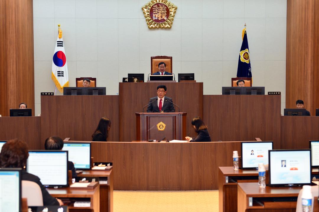 '제277회 충청남도의회 임시회 제1차 본회의 오인철 의원 5분발언' 게시글의 사진(7) '150317_제277회 임시회 제1차 본회의 오인철 의원08.jpg'