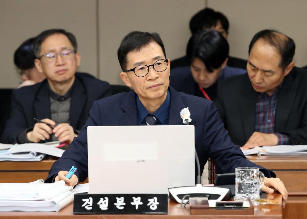 '제357회 임시회 제4차 건설소방위원회' 게시글의 사진(35) '250210_제357회 임시회 제4차 건설소방위원회_45.JPG'