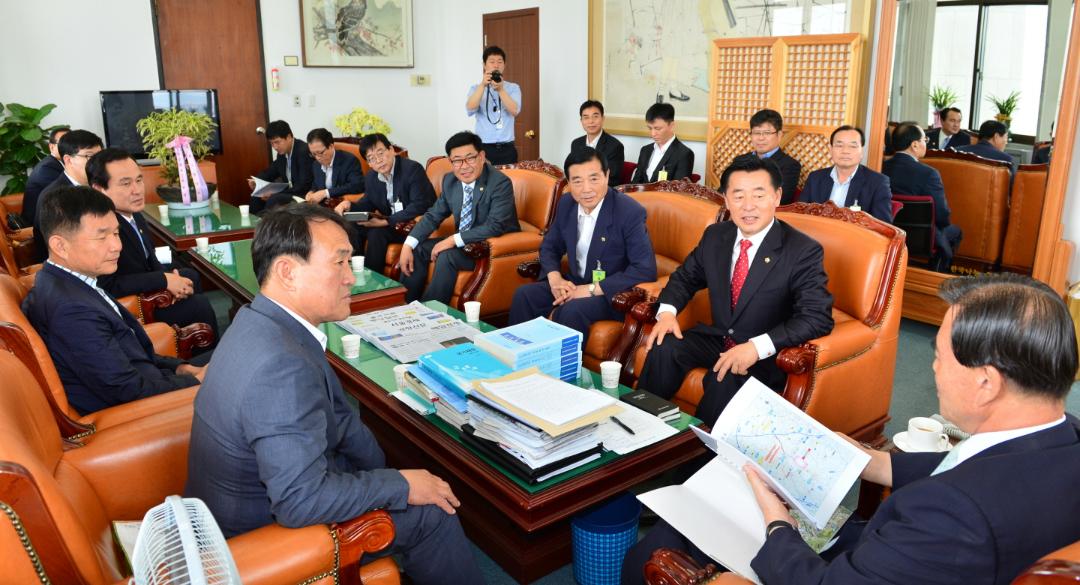 '국회 홍문표예산결산특별위원장 접견' 게시글의 사진(1) '20140924_건해소[국회홍문표예결위원장 접견]02.jpg'