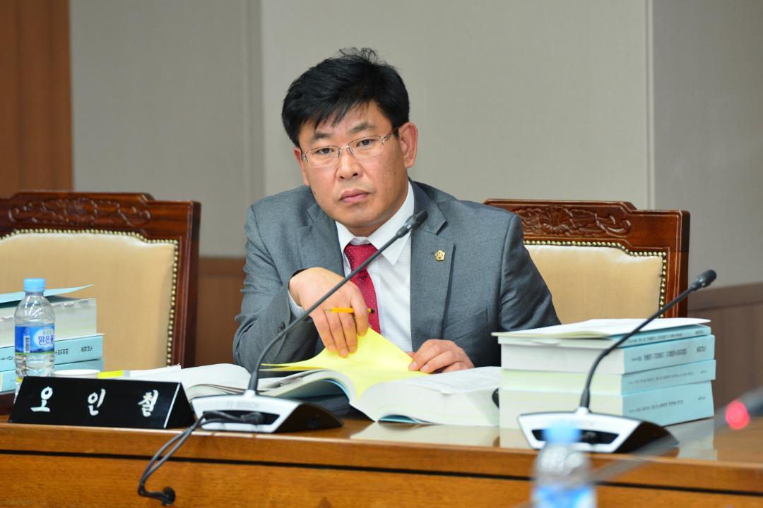 '오인철의원(건설해양소방위원회)' 게시글의 사진(2) '20141201_제275정③건해소[해양수산국예산안심의_오인철의원]02.jpg'