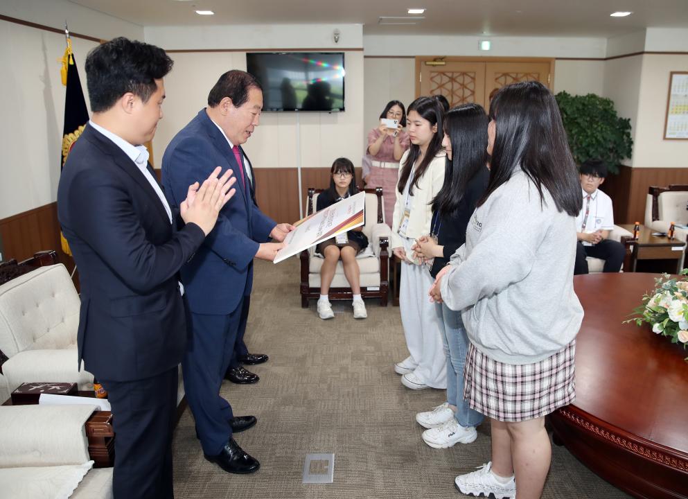 '2023년 충청남도 청소년 정책제안대회 제우수자 접견' 게시글의 사진(13) '230613_청소년 정책제안 우수자 접견_71.JPG'