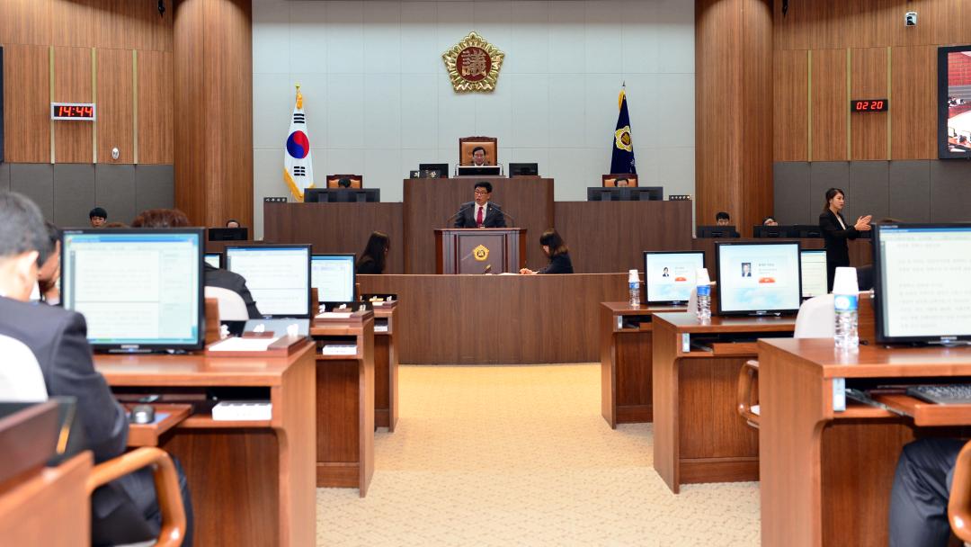 '제277회 충청남도의회 임시회 제1차 본회의 오인철 의원 5분발언' 게시글의 사진(6) '150317_제277회 임시회 제1차 본회의 오인철 의원06.jpg'