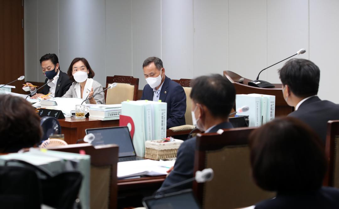 '충남도의회 교육위원회 제340회 임시회 제1차 회의' 게시글의 사진(9) '220919_교육위원회 제340회 임시회 제1차 회의 09.JPG'