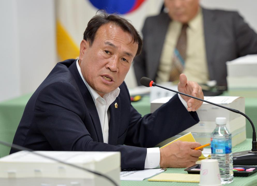 '제283회 정례회 안전건설해양소방위 행정사무감사' 게시글의 사진(4) '151106_안건해소위행감-충청소방학교-김응규의원2.jpg'