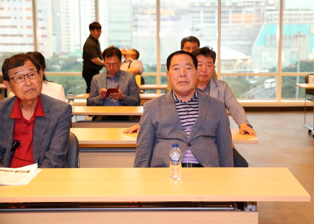 '충청남도의회 대표단 인도네시아 KOTRA 자카르타 지사 및 도 해외통상사무소 방문' 게시글의 사진(15) '240522_충남도의회 의장단 인도네시아 1일차_597.JPG'