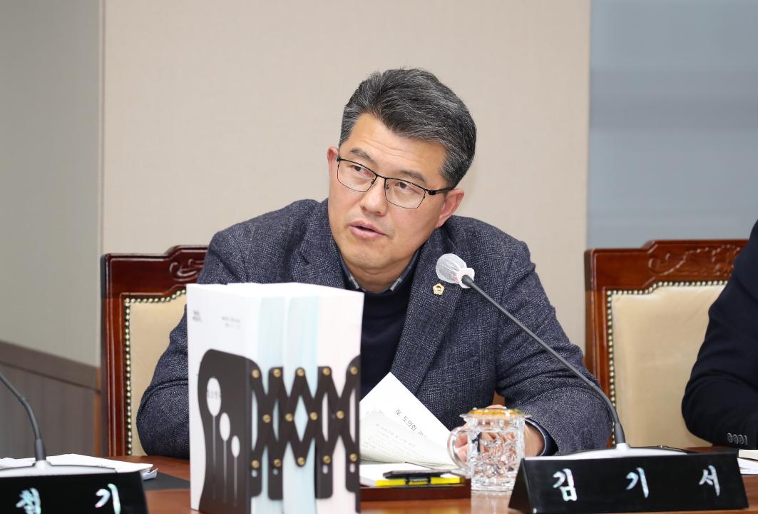 '제357회 임시회 제3차 건설소방위원회' 게시글의 사진(36) '250207_제357회 임시회 제3차 건설소방위원회_55.JPG'