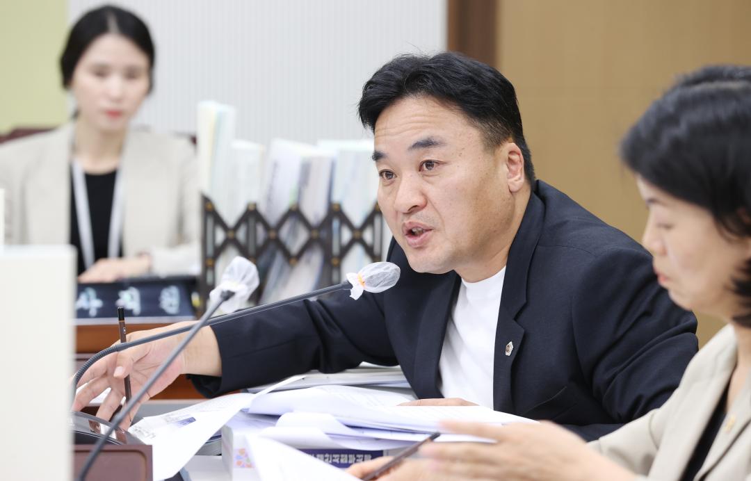 '제351회 정례회 제1차 행정문화위원회' 게시글의 사진(23) '240611_제351회 정례회 행정문화위원회 (1차) (37).JPG'