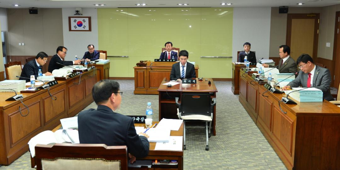 '제275회 정례회 건설해양소방위원회 제3차회의' 게시글의 사진(1) '20141201_제275정③건해소[해양수산국예산안심의]01.jpg'