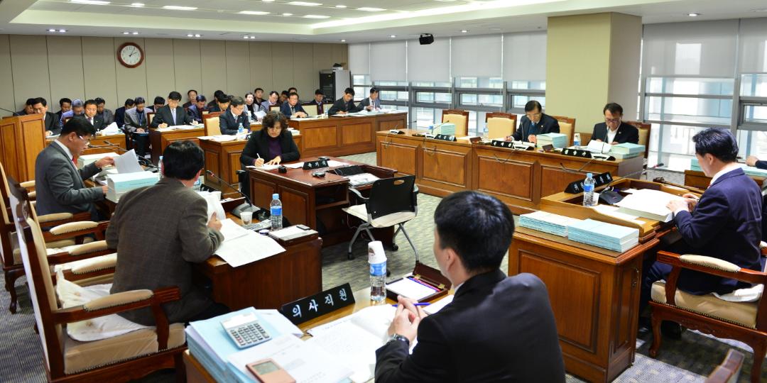 '제275회 정례회 건설해양소방위원회 제3차회의' 게시글의 사진(3) '20141201_제275정③건해소[해양수산국예산안심의]03.jpg'