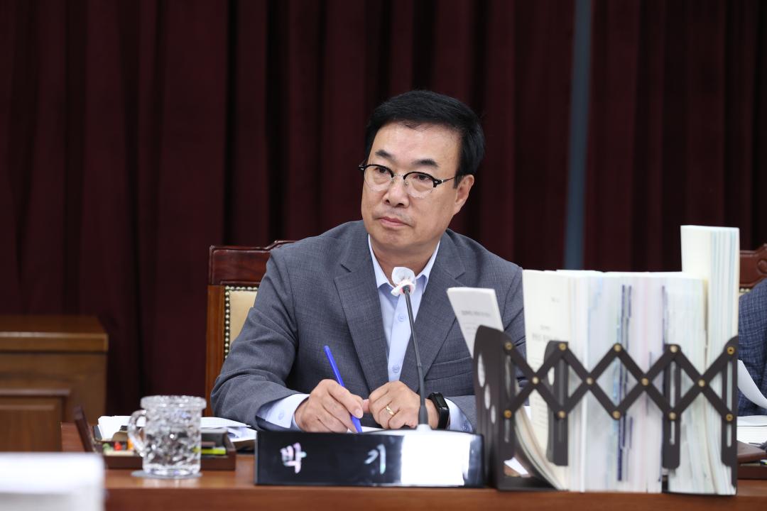 '제351회 정례회 제1차 행정문화위원회' 게시글의 사진(18) '240611_제351회 정례회 행정문화위원회 (1차) (41).JPG'