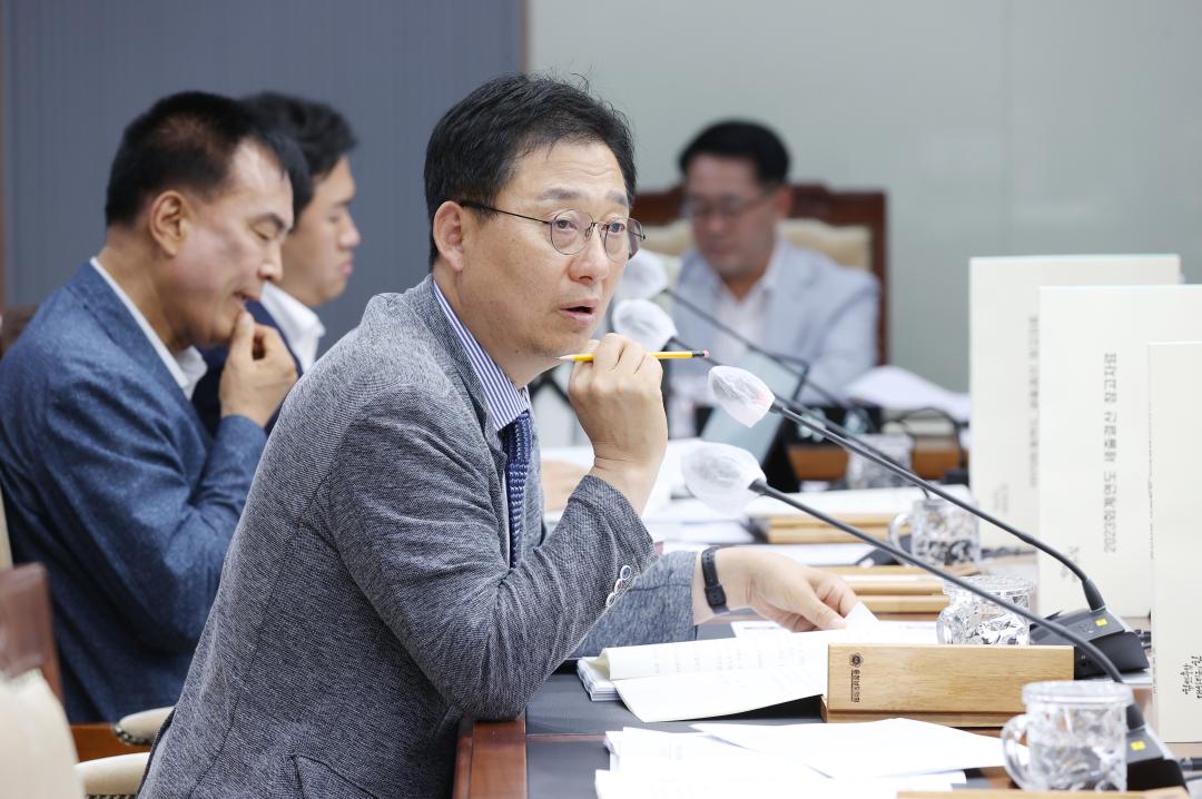'제351회 정례회 제1차 복지환경위원회' 게시글의 사진(13) '240611_제351회 정례회 복지환경위원회 (1차) (6).JPG'