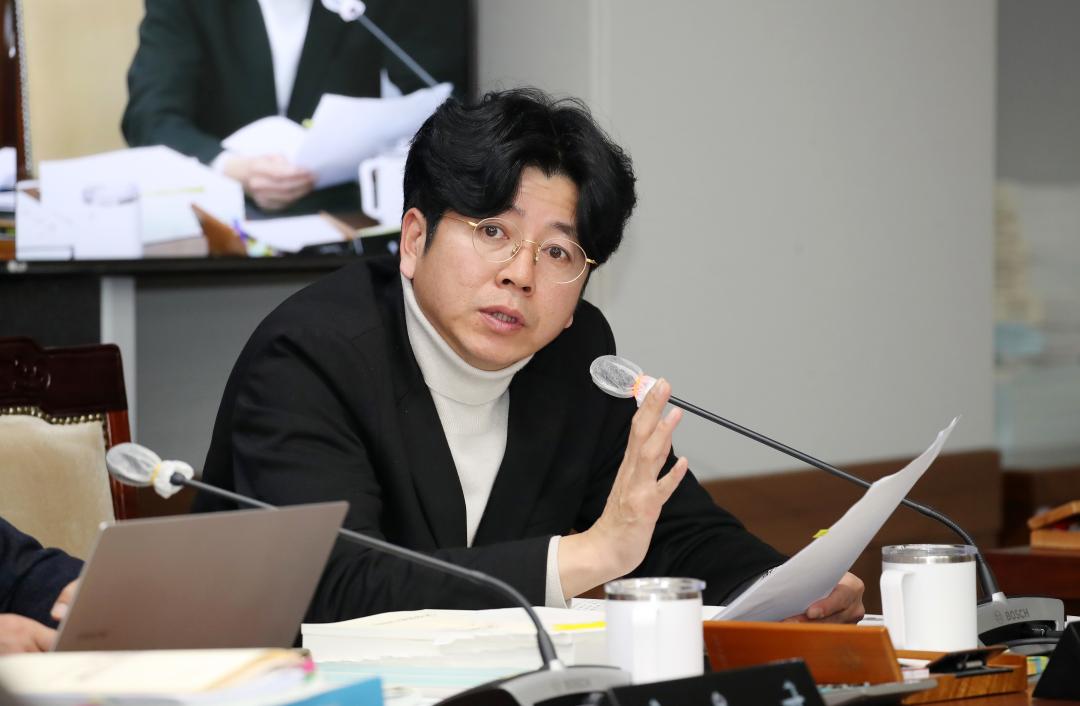 '제357회 임시회 제1차 교육위원회' 게시글의 사진(20) '250206_제357회 임시회 제1차 교육위원회_28.JPG'