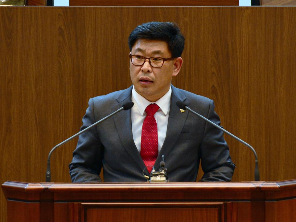 '제277회 충청남도의회 임시회 제1차 본회의 오인철 의원 5분발언' 게시글의 사진(2) '150317_제277회 임시회 제1차 본회의 오인철 의원02.jpg'