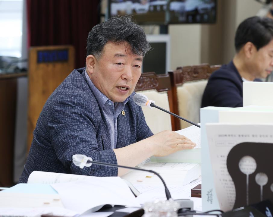 '제351회 정례회 제1차 행정문화위원회' 게시글의 사진(11) '240611_제351회 정례회 행정문화위원회 (1차) (5).JPG'