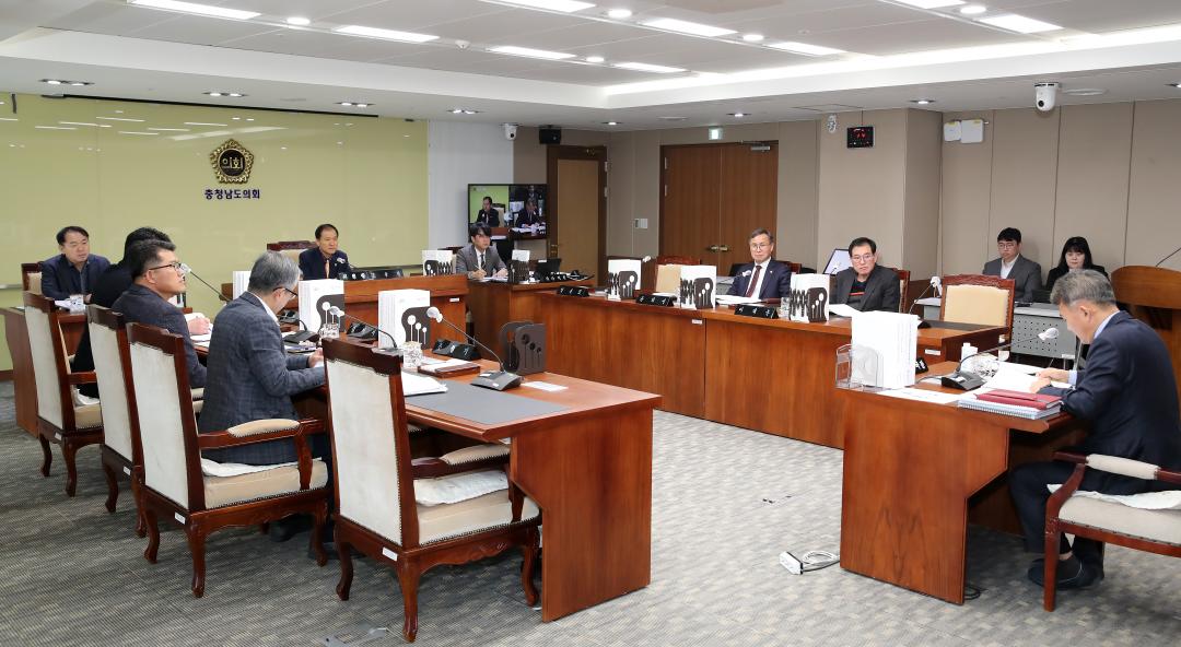 '제357회 임시회 제3차 건설소방위원회' 게시글의 사진(2) '250207_제357회 임시회 제3차 건설소방위원회_03.JPG'