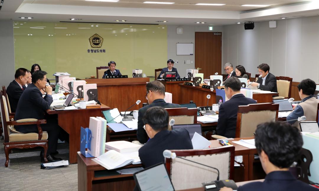 '제356회 정례회 교육위원회 행정사무감사' 게시글의 사진(4) '241118_제356회 정례회 교육위원회 행감_04.JPG'