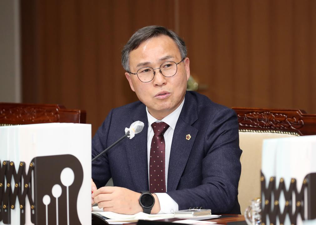 '제357회 임시회 제3차 건설소방위원회' 게시글의 사진(25) '250207_제357회 임시회 제3차 건설소방위원회_36.JPG'