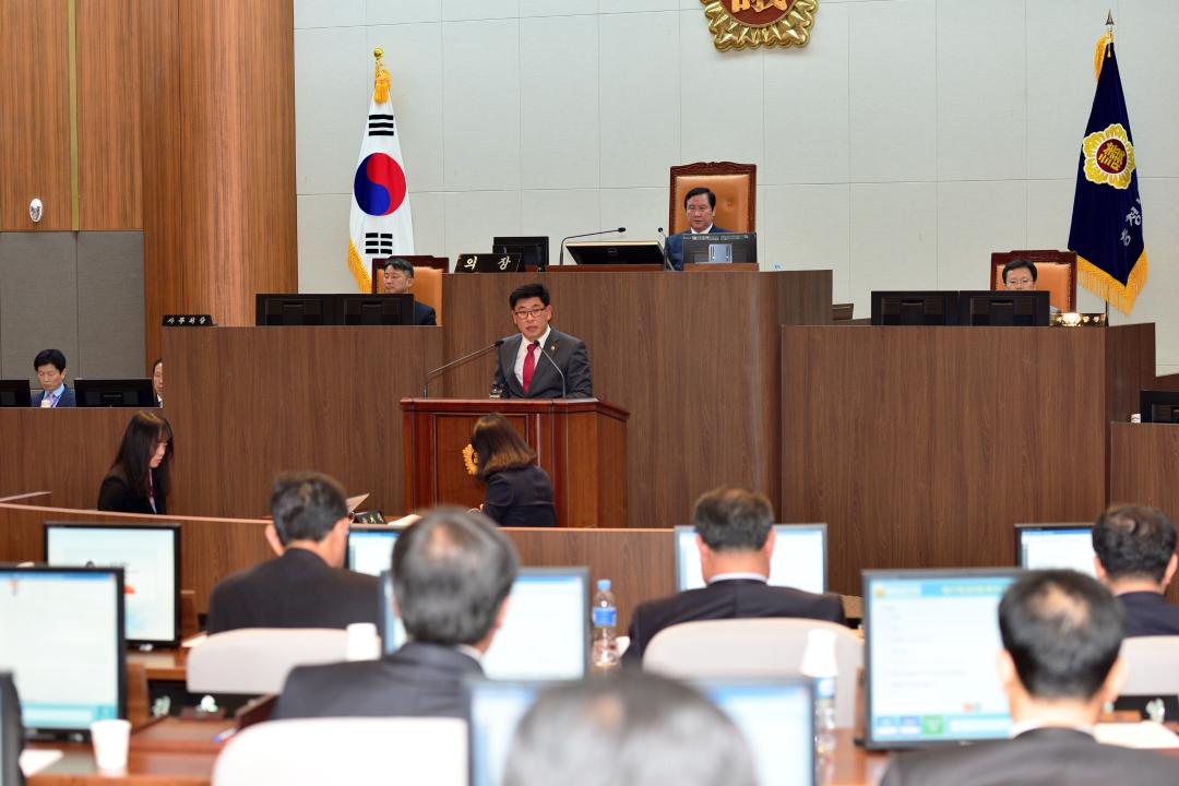 '제277회 충청남도의회 임시회 제1차 본회의 오인철 의원 5분발언' 게시글의 사진(4) '150317_제277회 임시회 제1차 본회의 오인철 의원05.jpg'