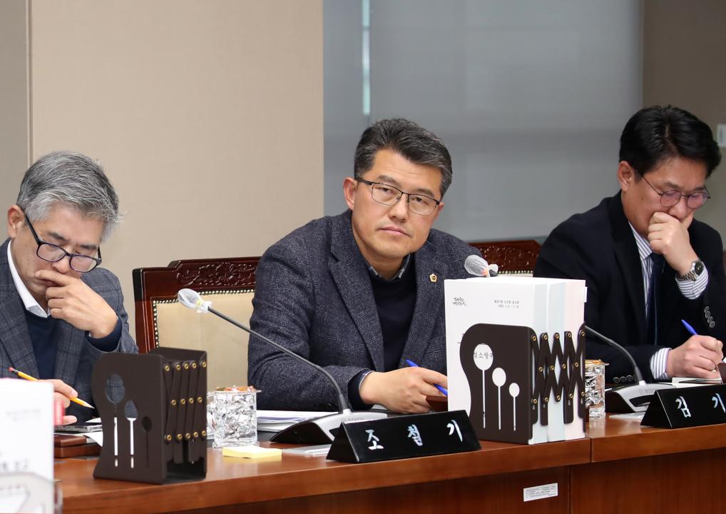 '제357회 임시회 제3차 건설소방위원회' 게시글의 사진(40) '250207_제357회 임시회 제3차 건설소방위원회_53.JPG'
