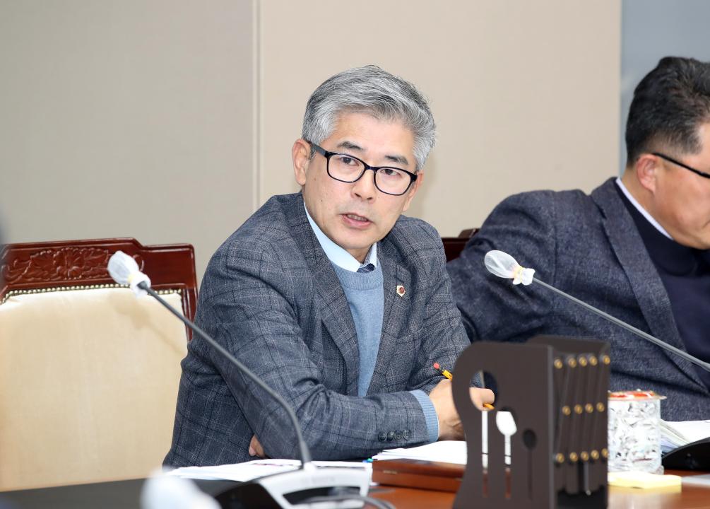'제357회 임시회 제1차 건설소방위원회' 게시글의 사진(26) '250205_제357회 임시회 제1차 건설소방위원회_33.JPG'