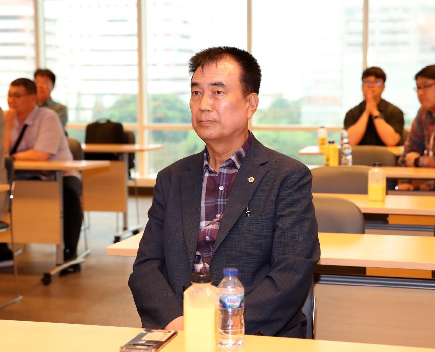 '충청남도의회 대표단 인도네시아 KOTRA 자카르타 지사 및 도 해외통상사무소 방문' 게시글의 사진(10) '240522_충남도의회 의장단 인도네시아 1일차_501.JPG'