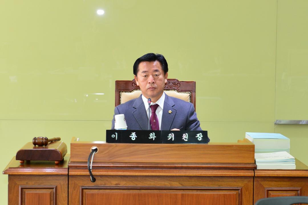 '제275회 정례회 건설해양소방위원회 제4차회의' 게시글의 사진(6) '20141202_제275정④건해소[내포신도시건설지원본부예산심의_이종화의원]01.jpg'