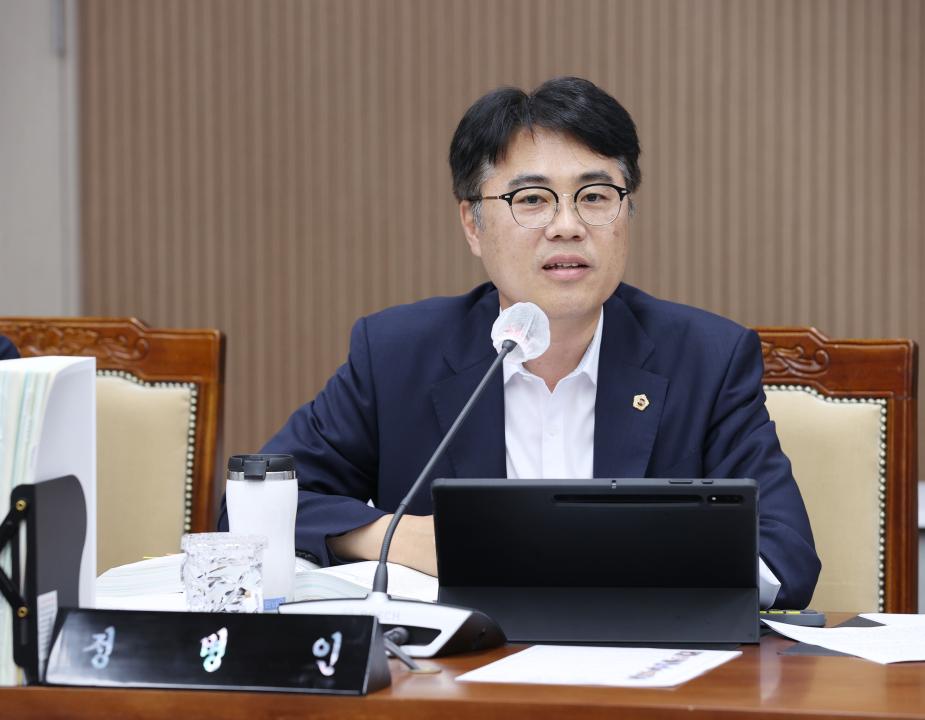 '제351회 정례회 제1차 복지환경위원회' 게시글의 사진(22) '240611_제351회 정례회 복지환경위원회 (1차) (52).JPG'